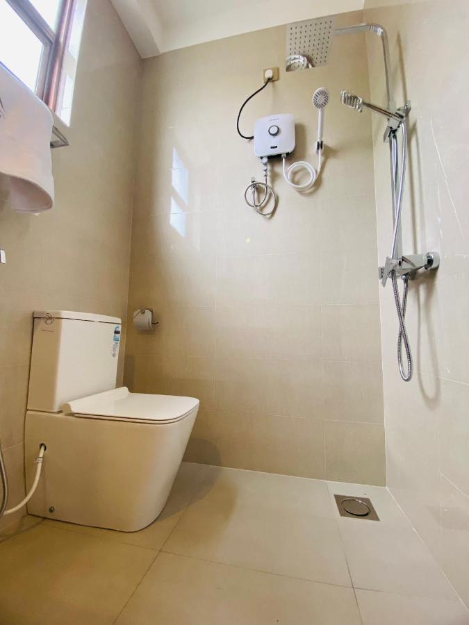 Aurelia Inn Канди Екстериор снимка