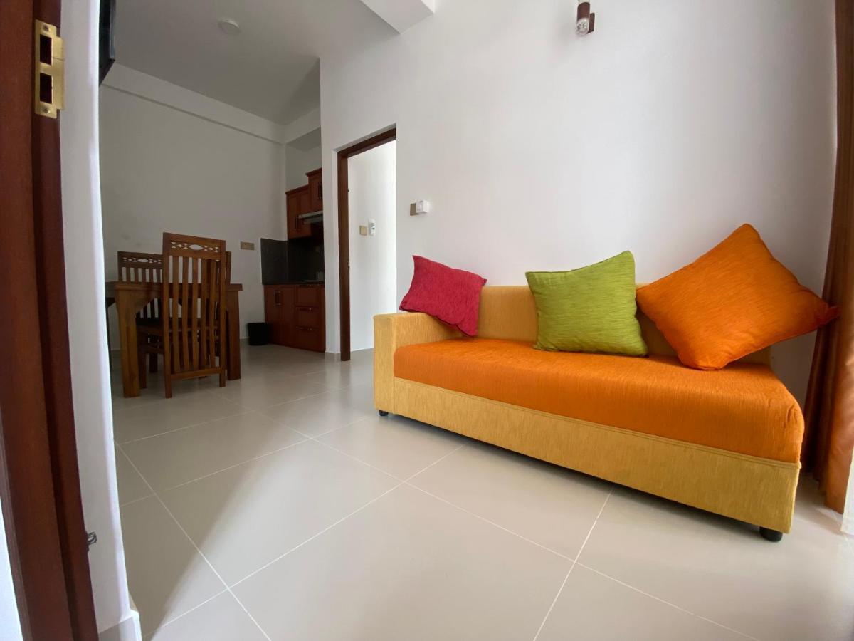 Aurelia Inn Канди Екстериор снимка