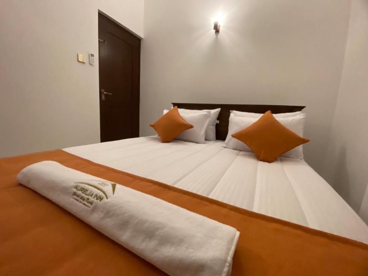 Aurelia Inn Канди Екстериор снимка