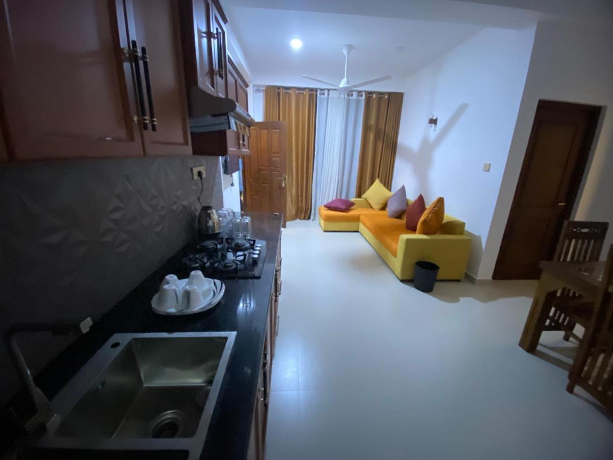 Aurelia Inn Канди Екстериор снимка