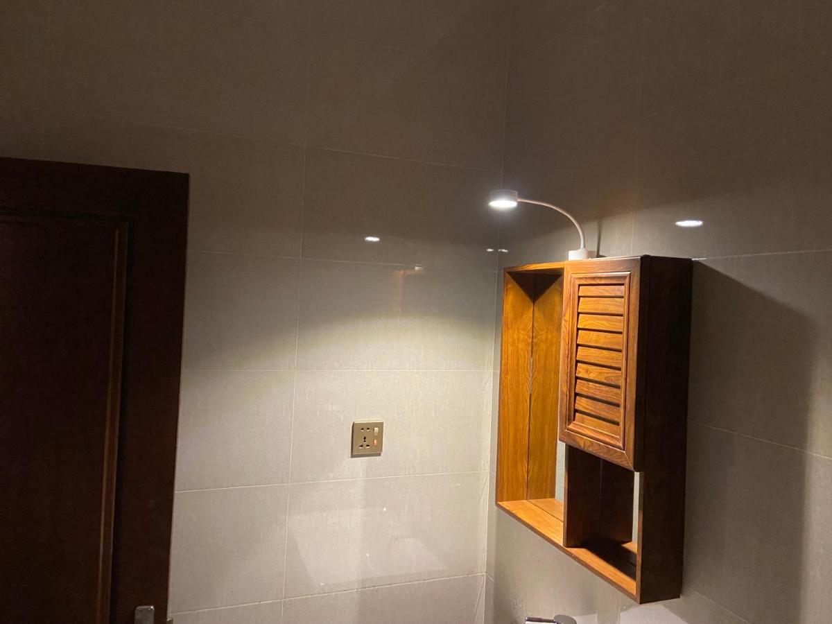 Aurelia Inn Канди Екстериор снимка