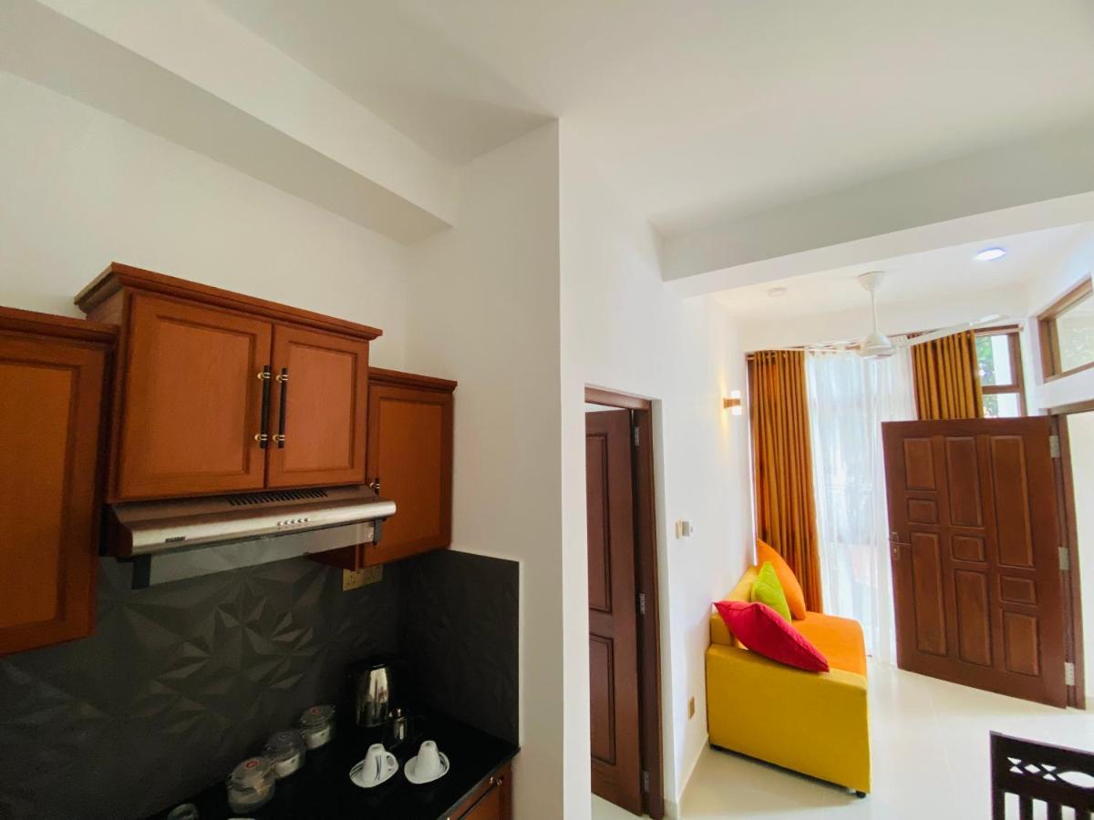 Aurelia Inn Канди Екстериор снимка