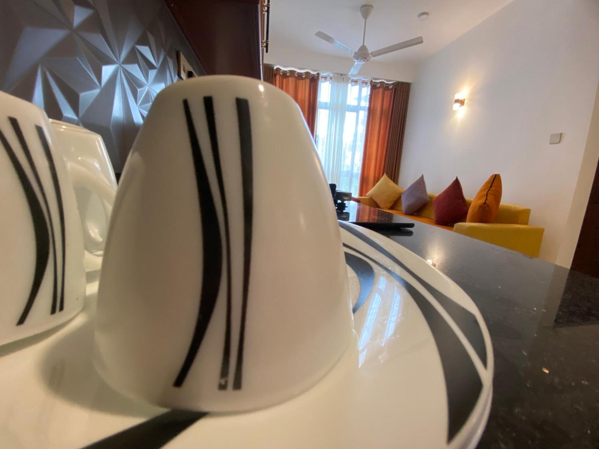 Aurelia Inn Канди Екстериор снимка